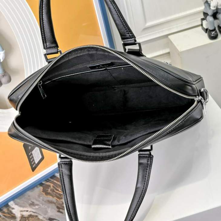 Picture of Gucci Mens Bags _SKUfw197239304fw